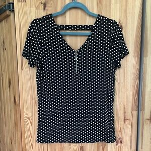 Laura polkadot stretchy tee (size S)